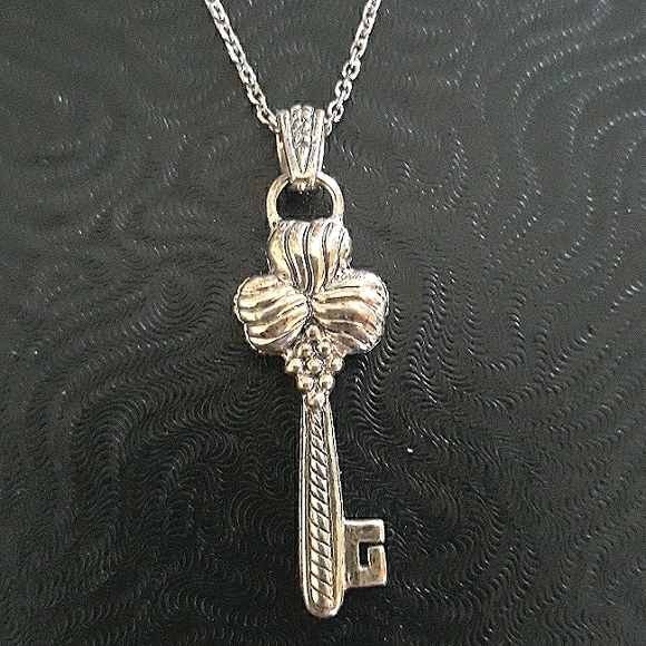 key pendant necklace - Picture 1 of 4